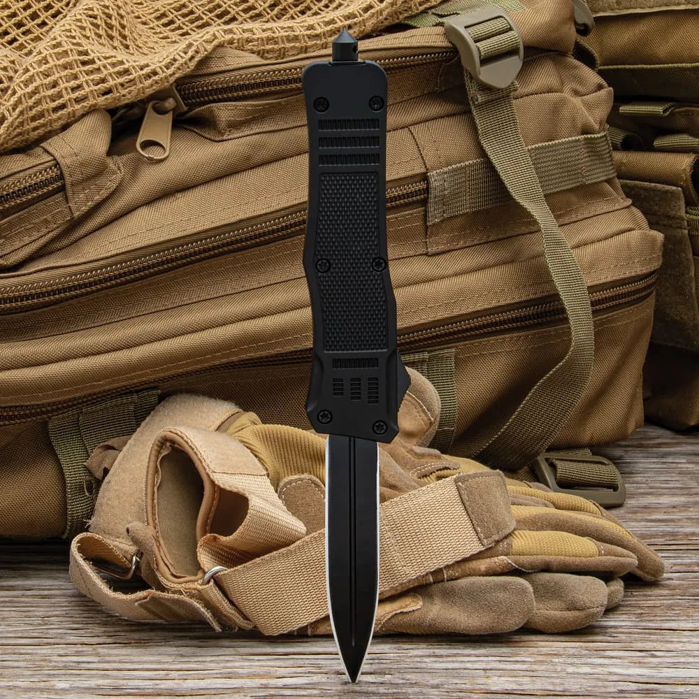 Elite 1918 US trench brass knuckle folder open view