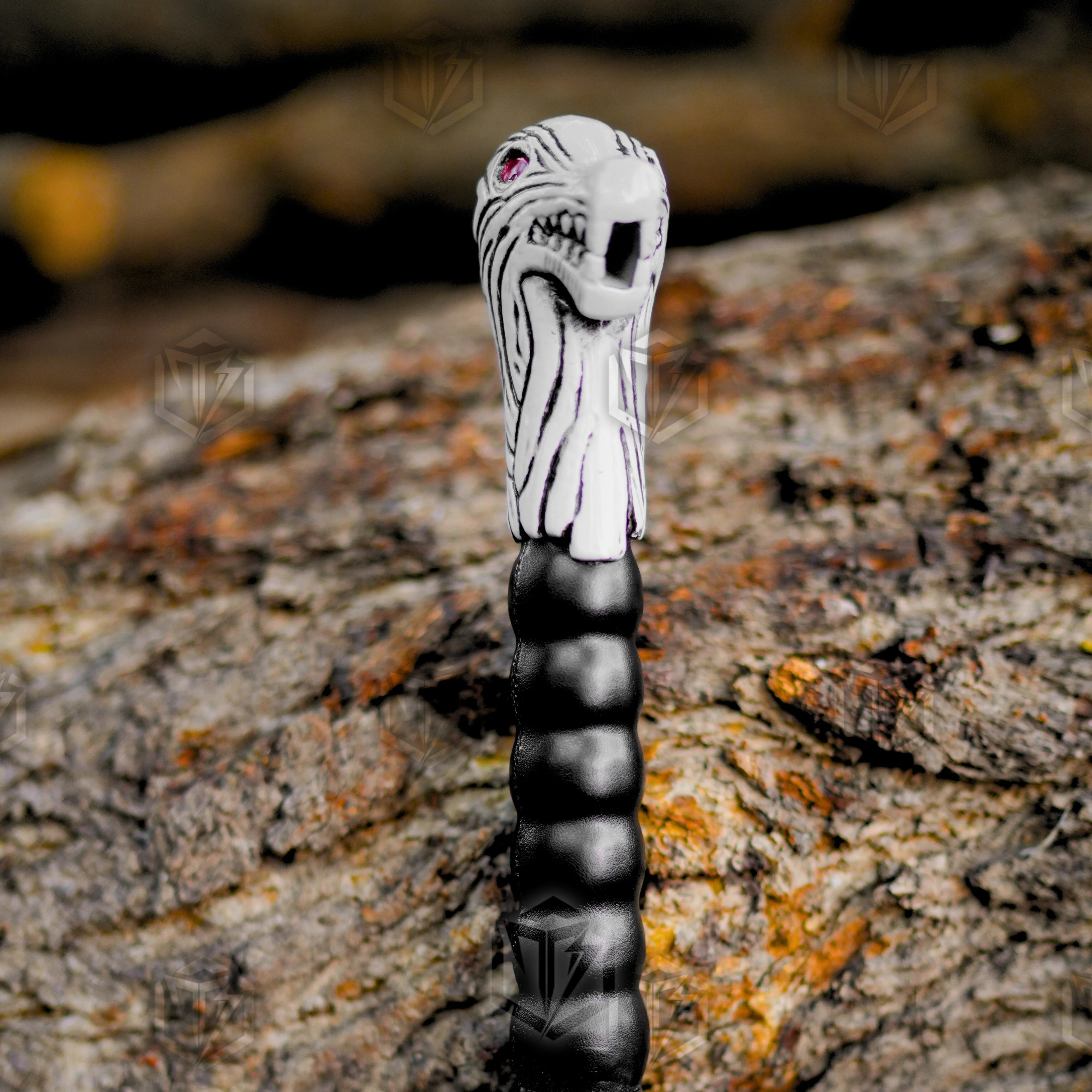 Premium Longclaw Sword Collector’s Edition Jon Snow GoT with direwolf pommel.