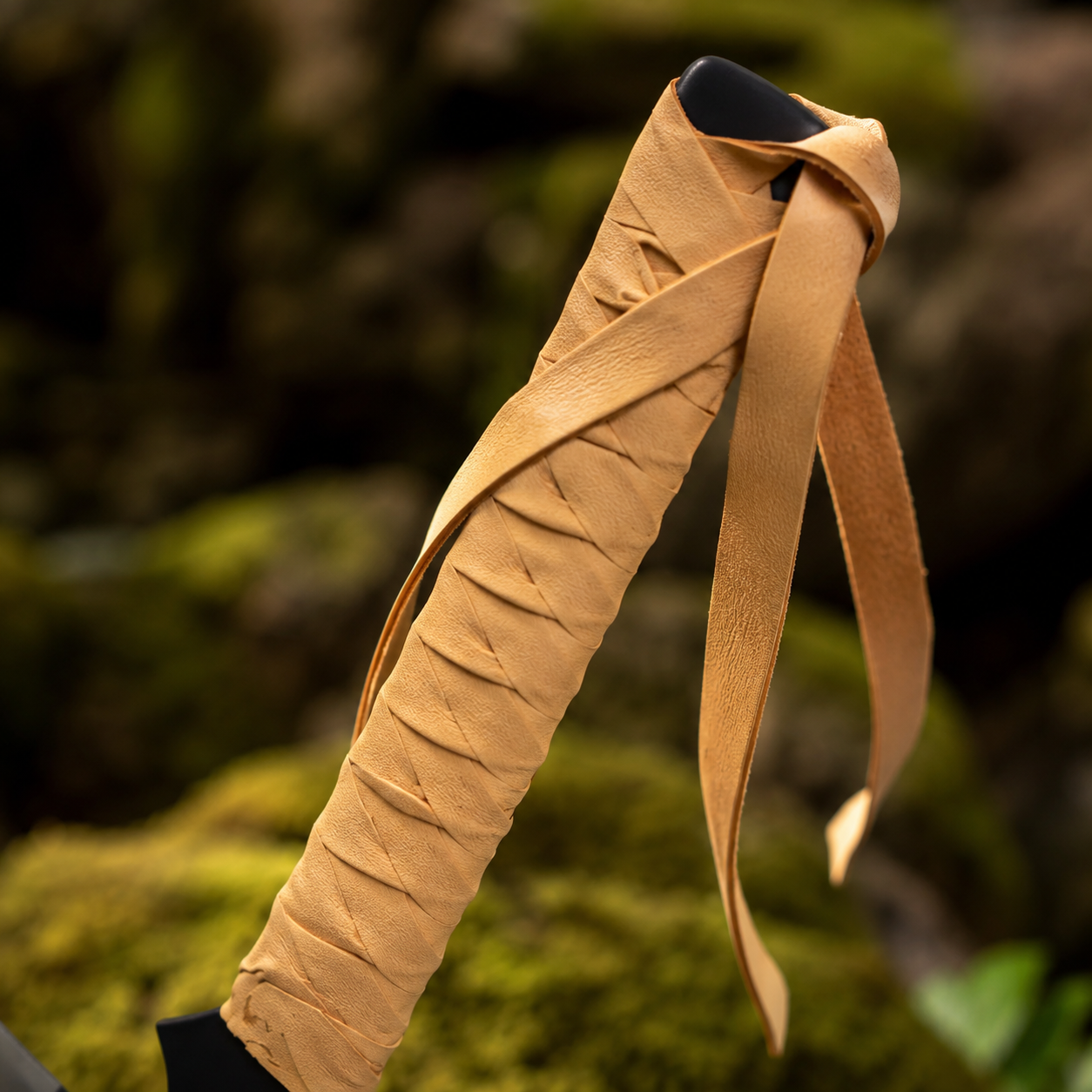 Cloth-wrapped handle detail on Ichigo Zangetsu Bleach anime prop replica collectible