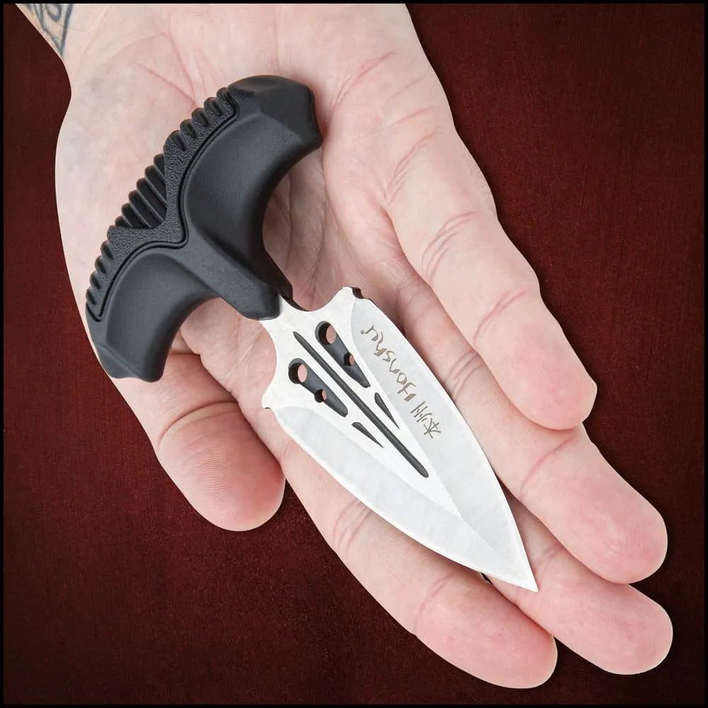 Close up of 3.375 inch 7Cr13 stainless steel blade on Honshu covert defense push dagger with groove and holes