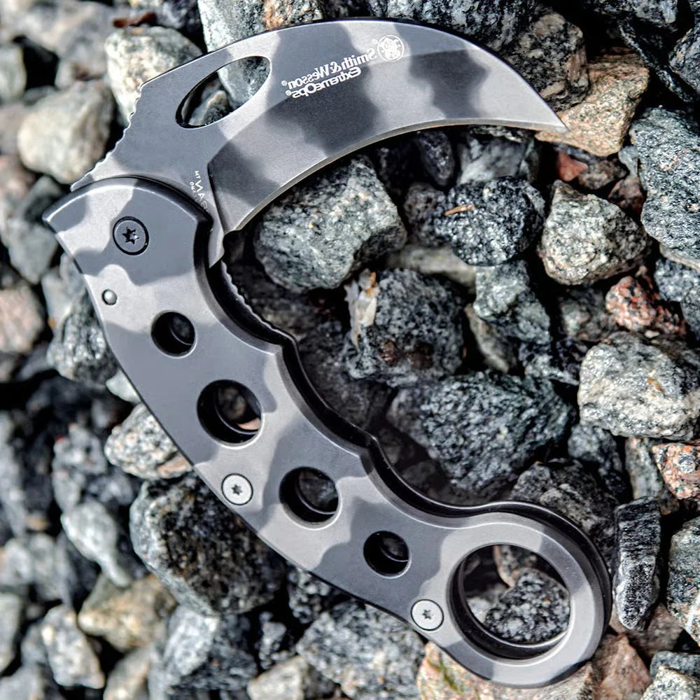 Premium Smith & Wesson Folding Knife Extreme Ops Karambit Camo with stainless steel.