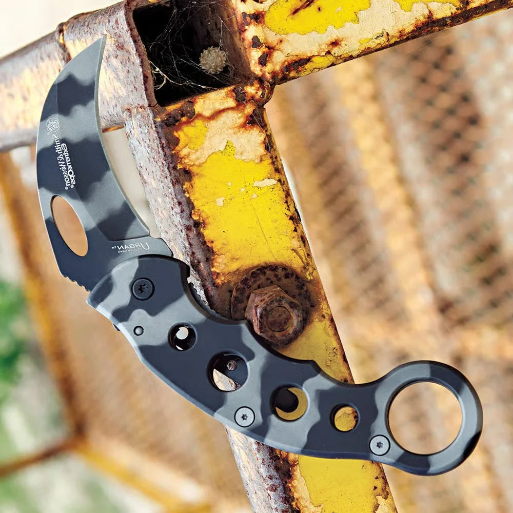 Premium Smith & Wesson Folding Knife Extreme Ops Karambit Camo with stainless steel.